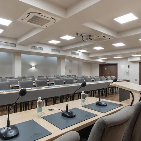 Casa Di Fiore Spa And Medical Hotel, Mineral Pools & Private Beach Kranevo Exterior foto The conference room of the Polish Senate