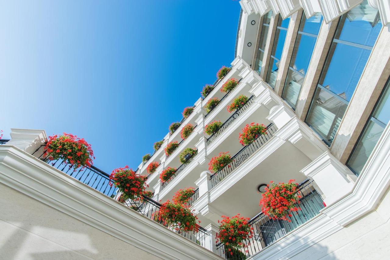 Casa Di Fiore Spa And Medical Hotel, Mineral Pools & Private Beach Kranevo Exterior foto The hotel's balconies