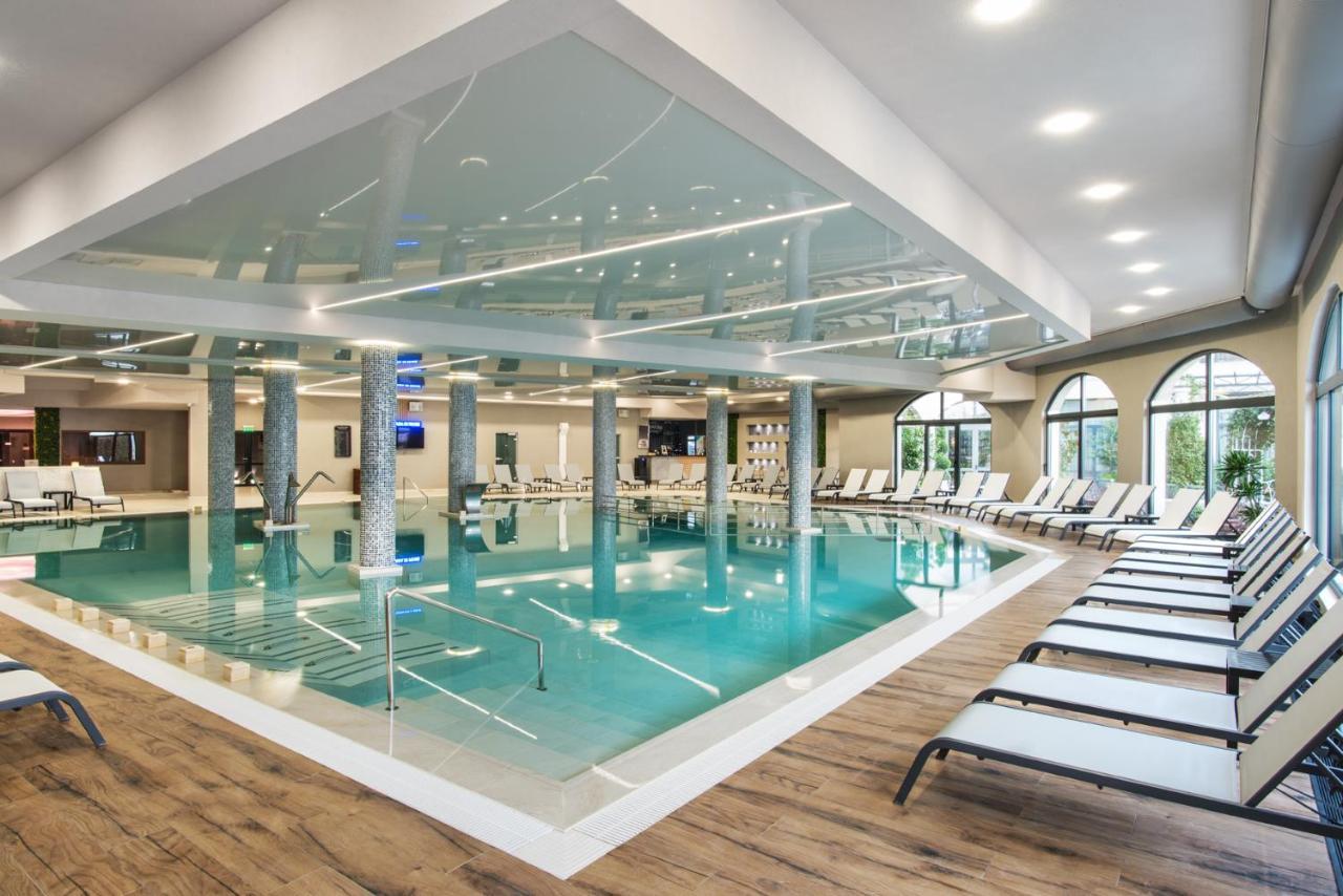 Casa Di Fiore Spa And Medical Hotel, Mineral Pools & Private Beach Kranevo Exterior foto The swimming pool