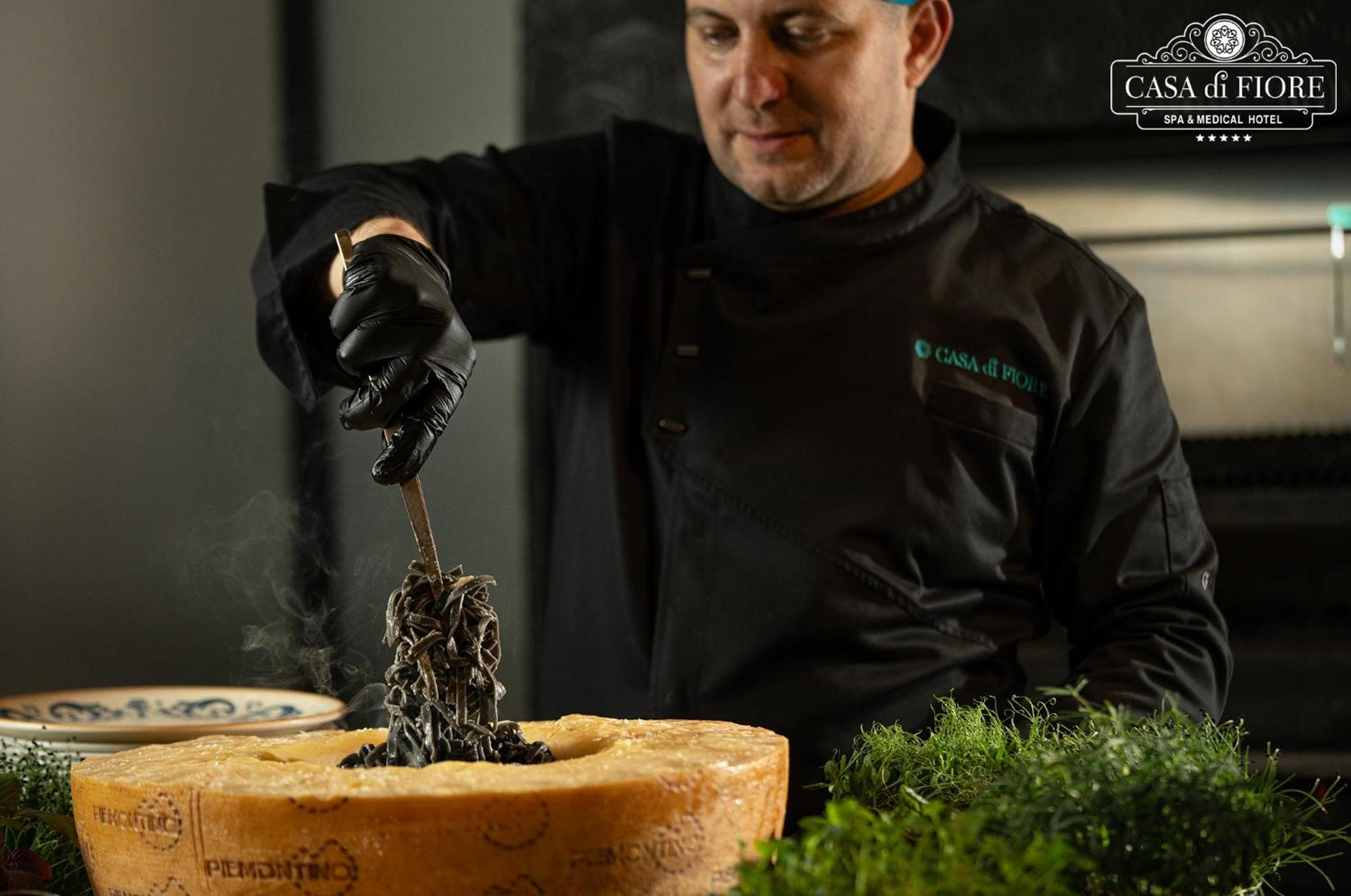 Casa Di Fiore Spa And Medical Hotel, Mineral Pools & Private Beach Kranevo Exterior foto Chef using black truffle