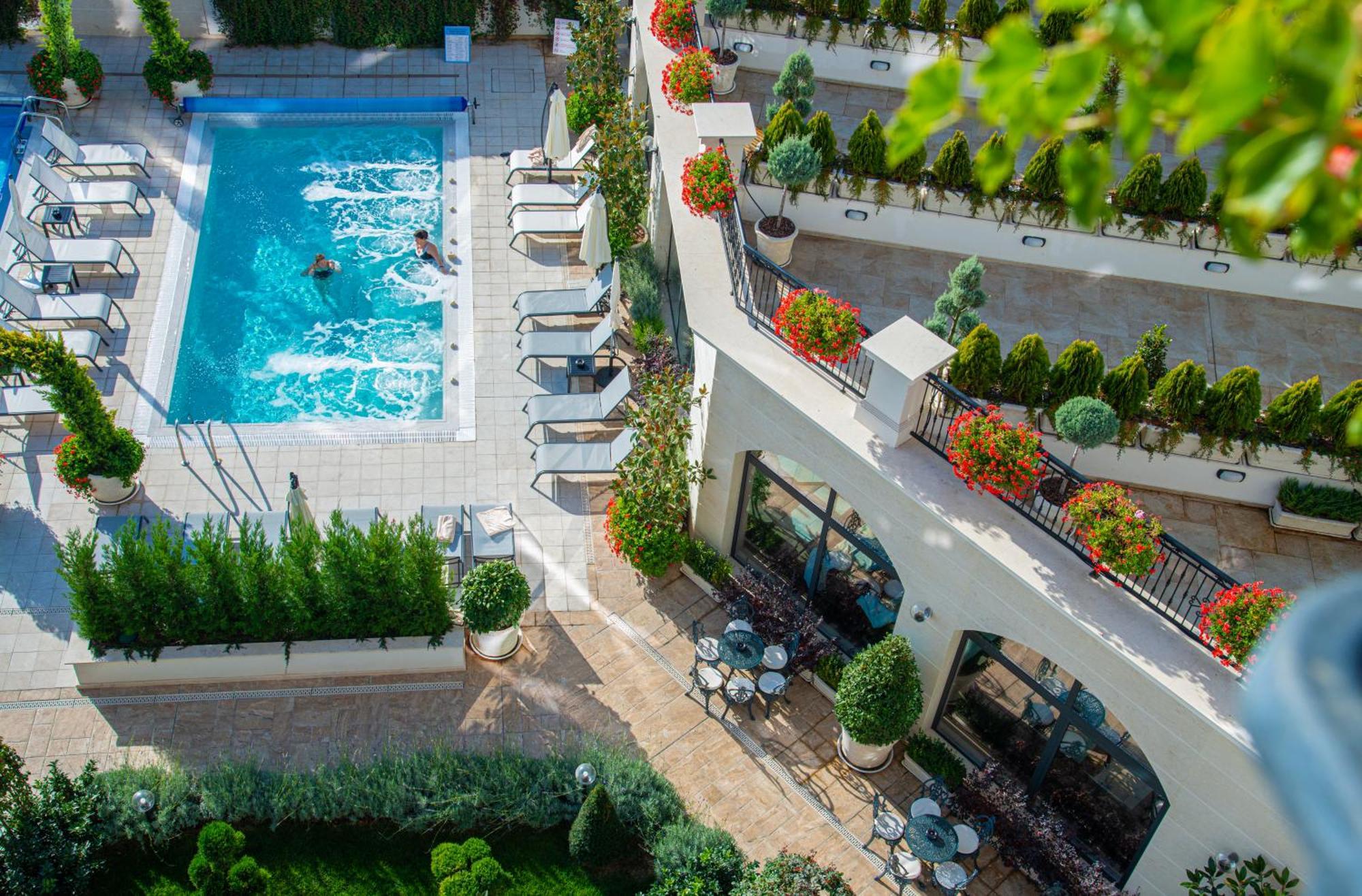 Casa Di Fiore Spa And Medical Hotel, Mineral Pools & Private Beach Kranevo Exterior foto The pool at the hotel