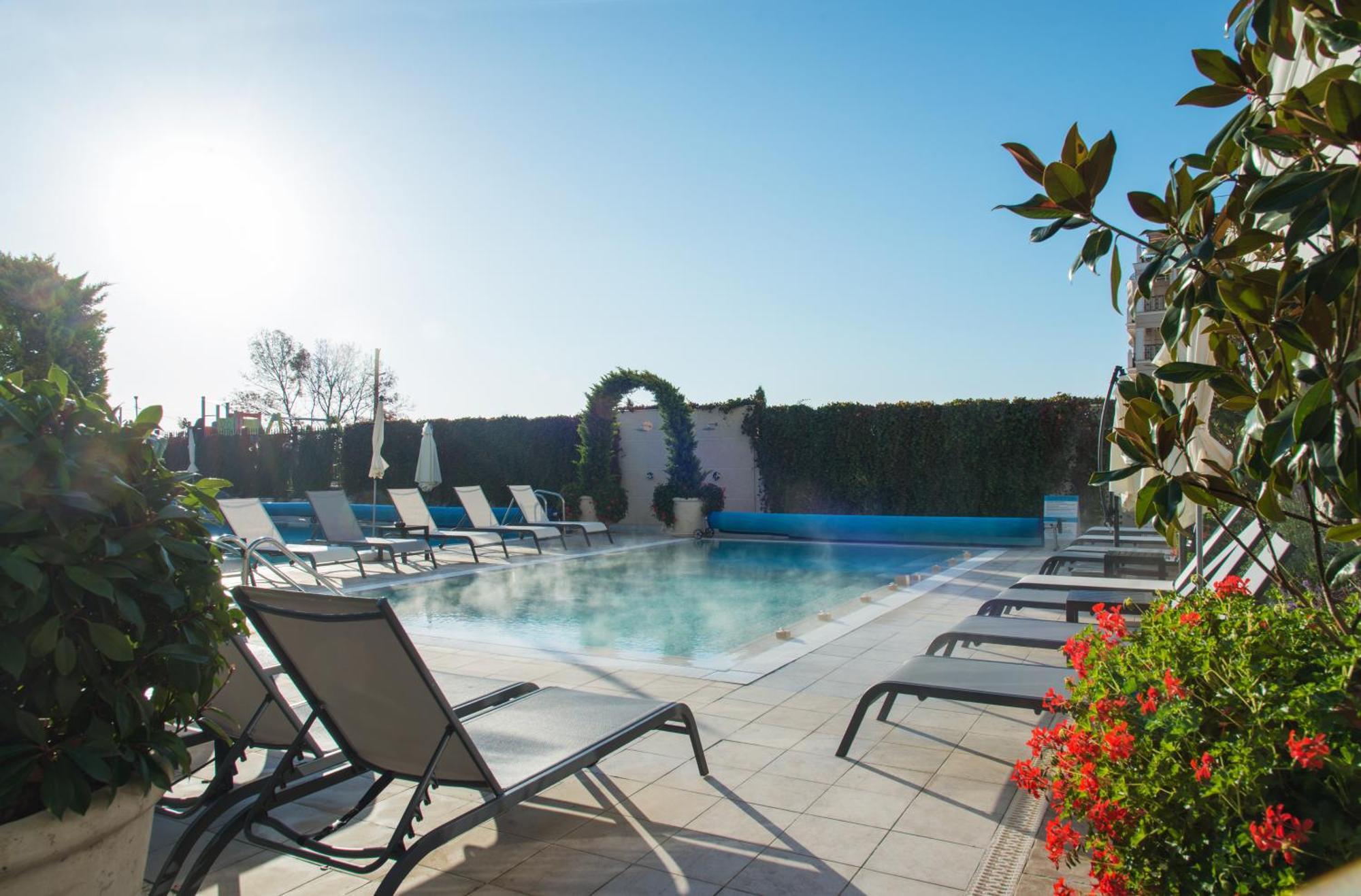 Casa Di Fiore Spa And Medical Hotel, Mineral Pools & Private Beach Kranevo Exterior foto The pool at the hotel